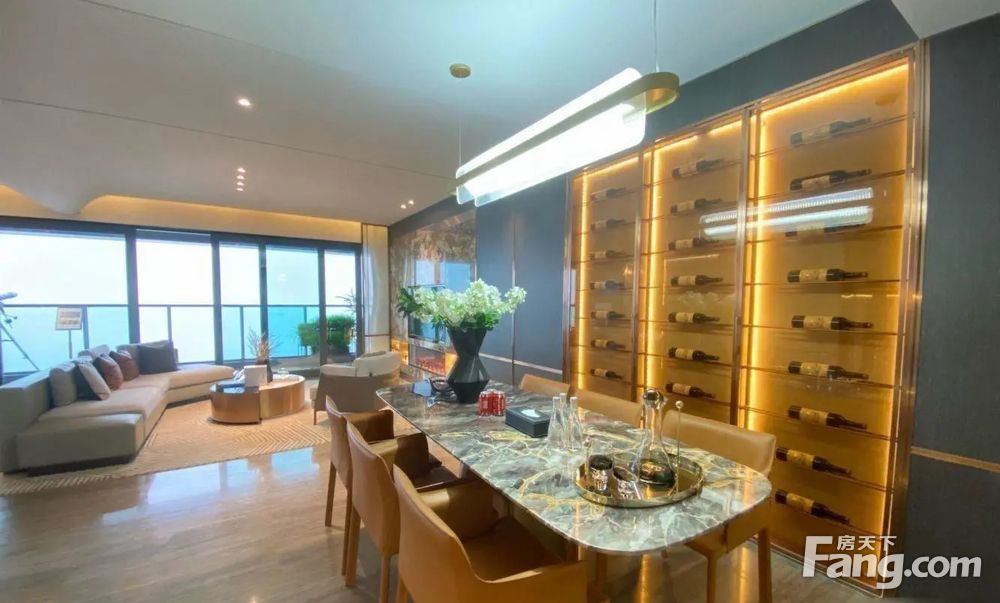 特价房3套重庆解放碑146平豪宅大平层楼下3轻轨交汇