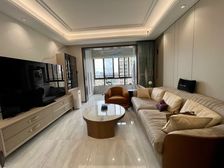 业主低价200万急售!五坊园新出!120平朝南3房!有车位