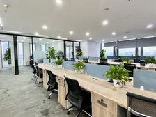 中铁!每平仅需18元! 4隔间32工位 双面采光 整体大气!