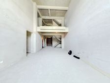 裕西公园边上的叠拼墅房本满2年,增小院和露台。