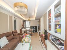 04年商品房,南北户型,大客厅落地窗,有车位,业主诚心出售