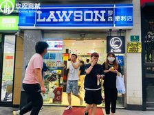 华山医院大门口,沿街罗森便利店,年租35万,5折300万急售