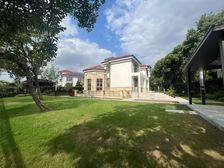 占地1000平 临河 三开间朝南 户型方正 小区中心位置