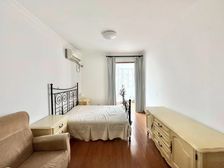 小区花园位置(固定车位)4楼双南,税费各付。有钥匙