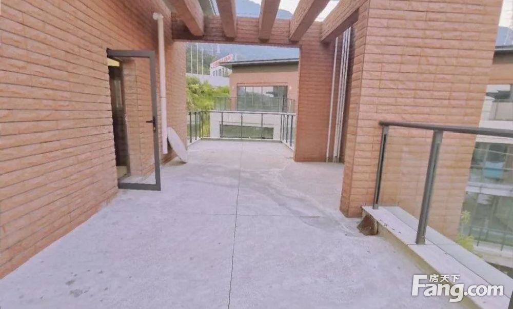 一手独栋别墅使用率高大花园半山半海