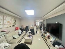 电梯房 交通便利 双卫生间 商业配套齐全 近地铁 中间好楼层