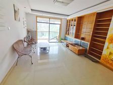 此房户型方正 楼层好 采光好 自带幼儿园,游泳池