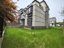 现代园墅三期联排东边户 纯毛坯 带150平花园 有钥匙随时看