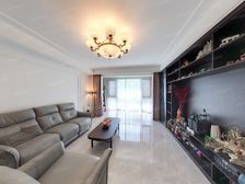 全新精装修,满五年且为一一梯一户,刷卡入户进地铁