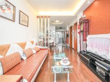 【新上】2楼带露台,03年商品房,南北通透,有充电车位