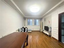 新晋,18年次新房,电梯南北三房。中间楼层,视野开阔。