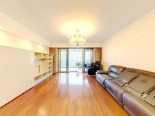 不仅有四开间朝南看河景、泳池,还有东西北三面美景