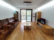 世博家园十四街坊,中间好楼层,南北通透,购物方便,交通便捷。