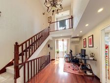 新上房源!移民出售!地上三层!精装修!南北双花园