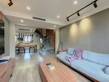 宁国路地铁口 顶楼复式 荣丰花园三期 两年前的装修