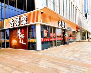 国贸CBD!年租金33万层高8米(可隔二层)品牌租户个人能买