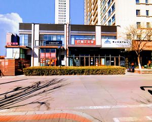 西四环商铺出售丶年租金50万丶带车位有燃气可自用丶个人能买