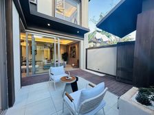 保利精装小别墅 湖景房 前后花园 环境优美 配套齐