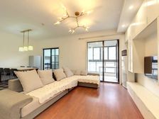 东湖边 双地铁 东湖城二期,南北通透四房 拎包入住看房随时。