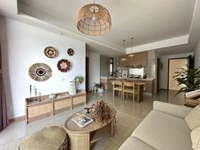 现房精装修两室 楼下有温泉泳池 南北通透 低密度舒适洋房