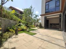 黎明大桥旁 合院别墅配备落地窗 地上四层带露台 服务