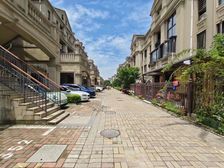 保利蔚蓝下叠,带花园,地下室,共3层。大4房,明珠,