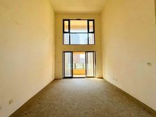 新上房源!实享240平!大复式!卧室都很大!随时可看房