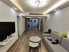 一楼带天井, 精装修,拎包入住 ,接受置换一年全款客户,力推