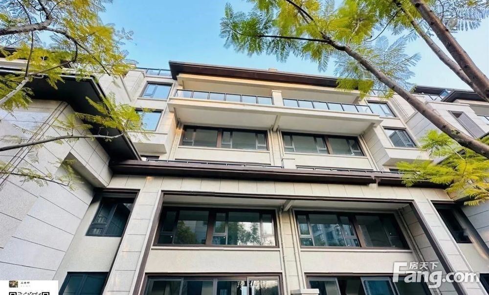 保利和光尘樾4室2厅2卫毛坯149万元144平米