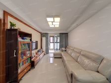 次新小区三房,已满五年,精装修,楼层好