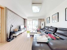 万科魅力花园 3室2厅2卫 精装修 220万元