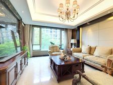 在寂静中品味,在喧闹中生活,此房安闲舒适,是您的选择!