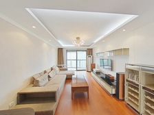 新构想,3房,有车位,正对小区中心花园。