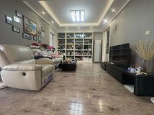 精装修3阳台,满五V一带车位,3室2厅看房方便有钥匙,急卖