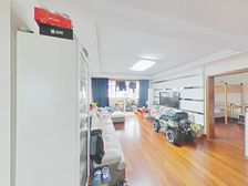 地铁旁急出(送露台大阁楼)健身楼层税少(税少好谈)不靠路