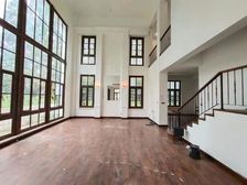 新出笋盘,户型方正, 南花园800平临大河,中心位置急售