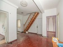 顶楼带阁楼,一手动迁,阁楼面积90平,诚心出售