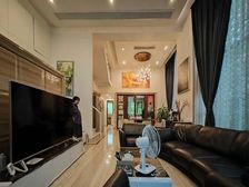 (临河边套带大花园)带双车位 空调加地暖 业主加已装电梯