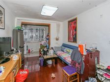 楼层,南北通透,小区花园位置,看房随时,近地铁,带车位