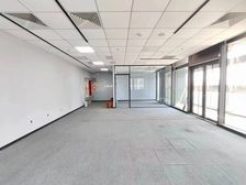 开发区 MSD 地段繁华 临地铁 带阳台 环境好 外立面佳