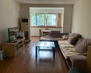 八里小区 安庆苑 2楼 套装 户型方正 临中庭