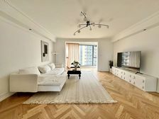 徐家汇电梯板式三房,带子母双车位 ,全送!看房有钥匙!