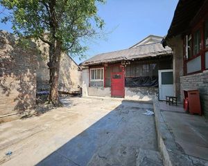 景山公园东侧 主胡同方正一进院 单价 含出让金 看房随时