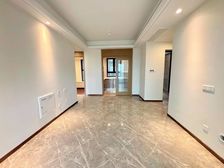 次新小区 人车分流 南北通 精装 定金可交房 中心位置价可议