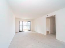 龙湖景粼天著 出行方便 近医院 近地铁 双卫格局