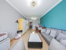 中环以内,交通方便,配套齐全,环境优美,阳光充足,看中好谈。