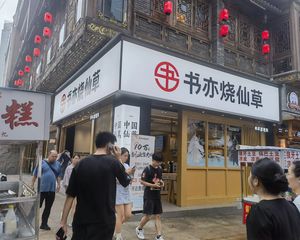 太古里旁正对春熙路(奶茶店)年租30万,转角双开门。自带人流