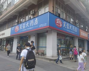 一环路成熟口岸(芙蓉大药房)年租15万,转角双开门,双地铁口