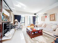 上叠别墅送大露台,位置很好,西缺房源,双地铁,万嘉商业旁