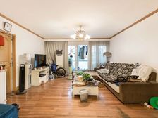 位置安静 双卧朝南 带车位 有钥匙 满五年 中楼层 出入方便